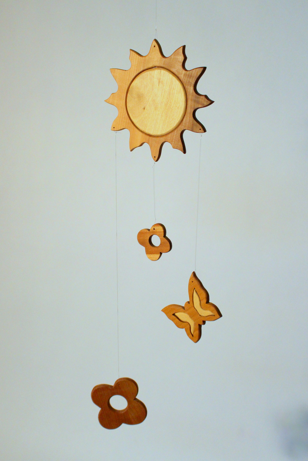 Mobile-7 Mobilé Sonne mit Schmetterling und Blumen