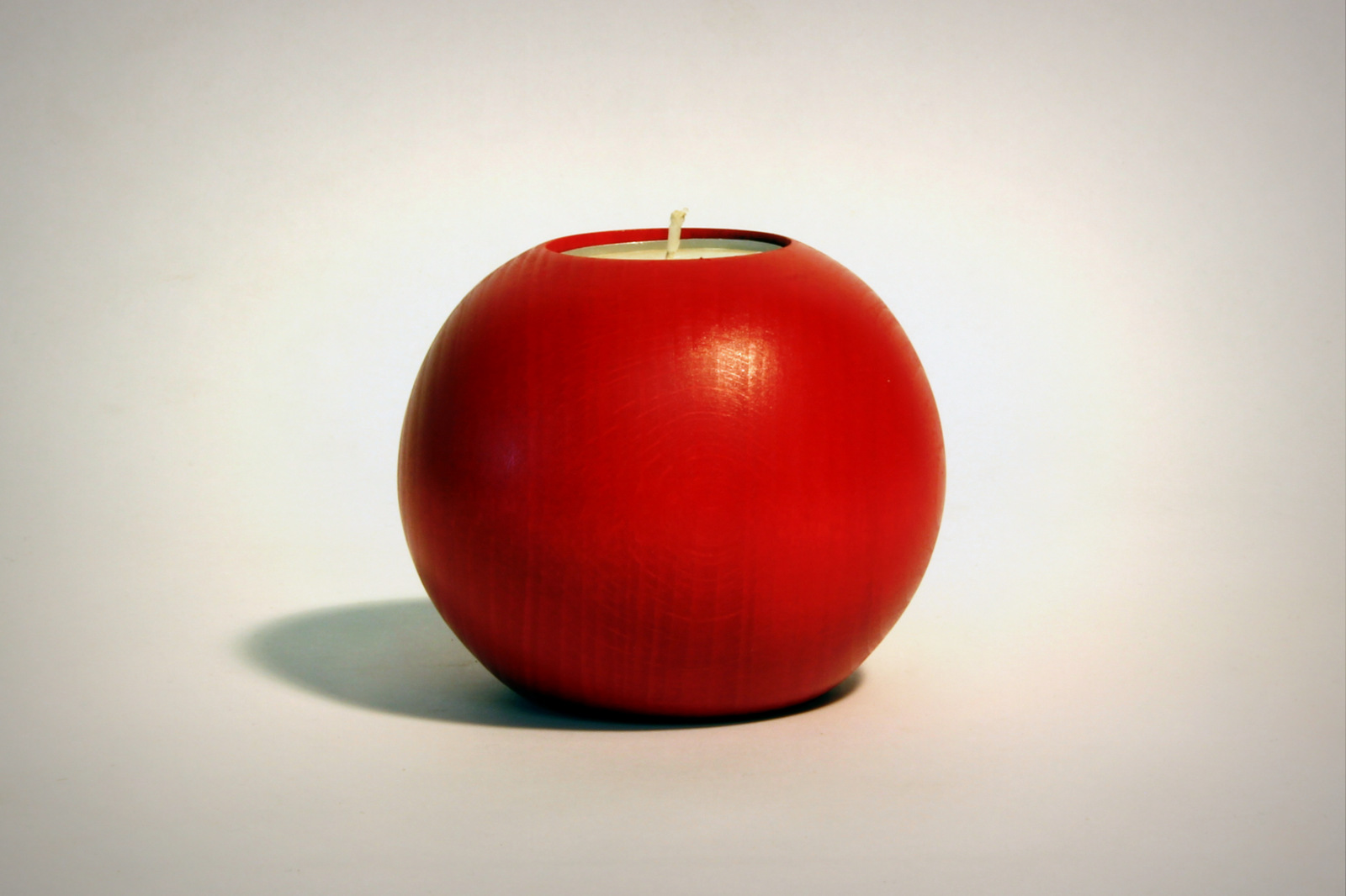 Kugelleuchter mit Teelicht in rot